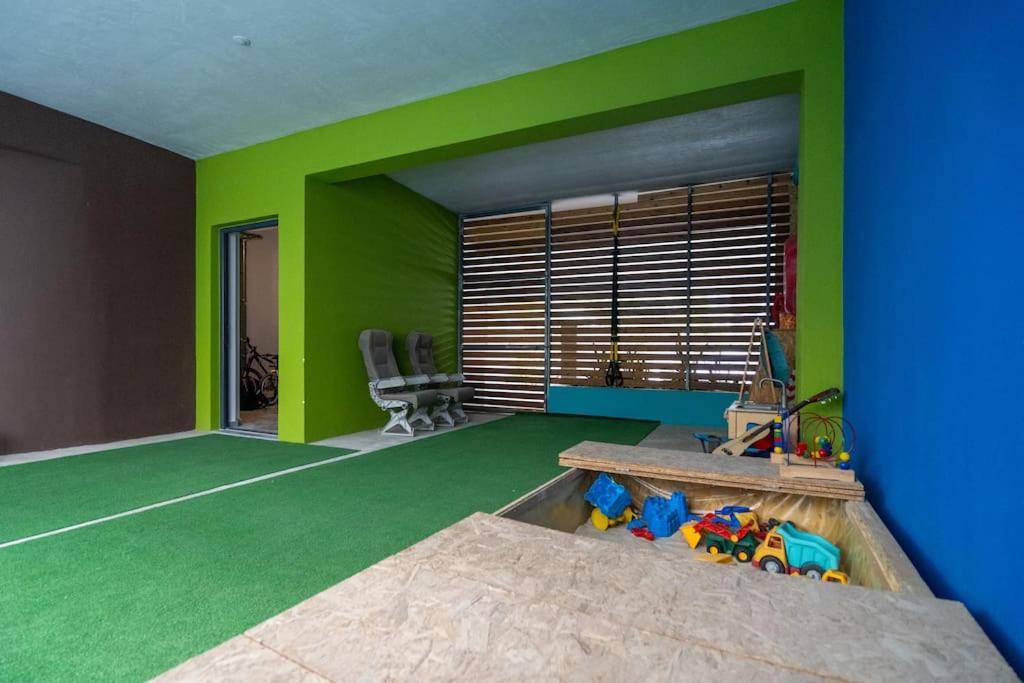 Central, Parking, Play Area, 1Km To The Sea Ираклио Екстериор снимка